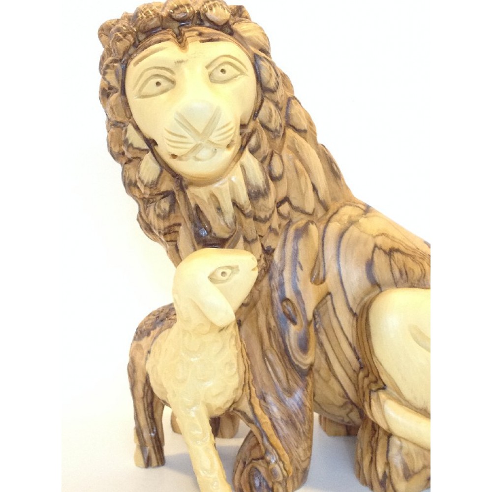 Olive Wood Lion and lamb statue
