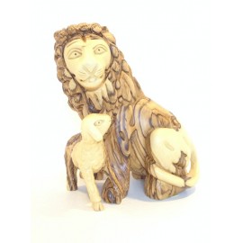 Olive Wood Lion and lamb statue